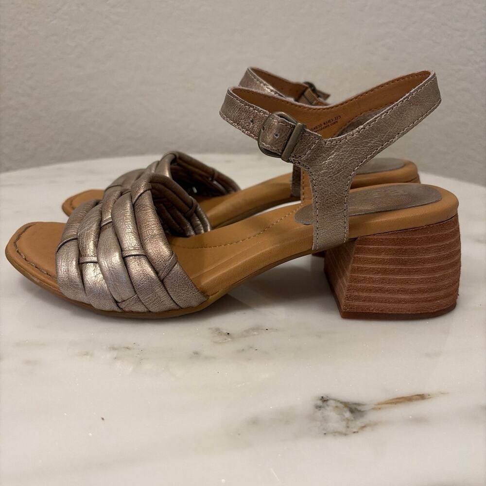 Born Shonie Sandals in Gold Metallic
